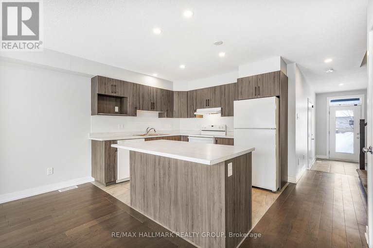 29364224/877-platinum-street/clarencerockland-twp/clarence-rockland/ontario/K4K0H9_8