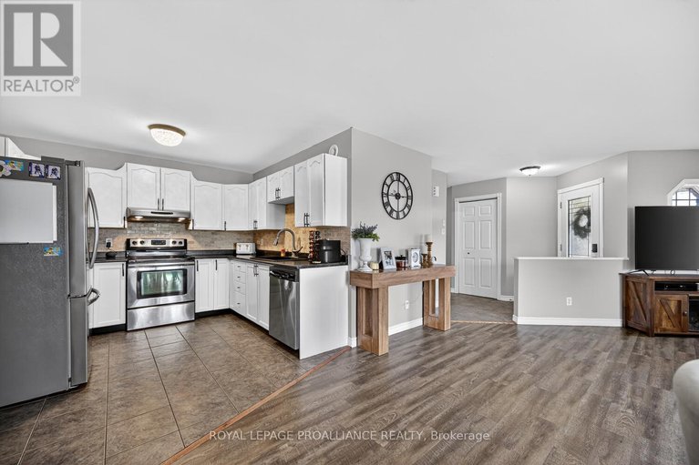 29557467/5500-meadowbrook-drive/iroquois/south-dundas/ontario/K0E1K0_14