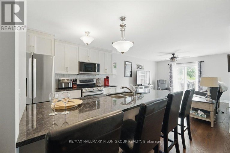 28477284/637-robert-street/town-of-rockland/clarence-rockland/ontario/K4K0J8_4