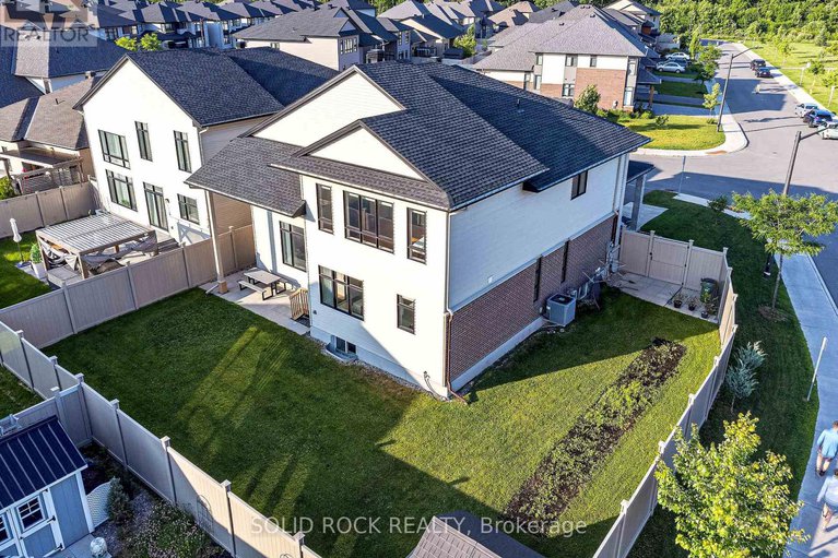 28518234/326-memorial-grove/riverside-southgloucester-glen/ottawa/ontario/K1X0C8_44