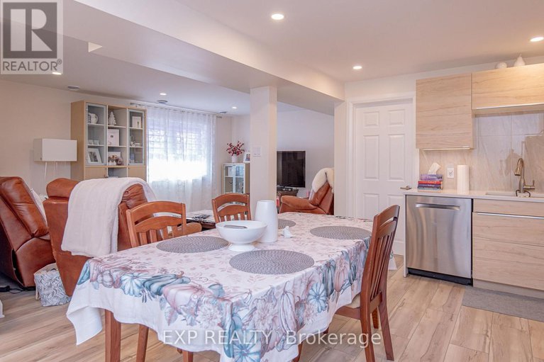 29367435/1473-rosebella-avenue-w/blossom-parkkemp-parkfindlay-creek/ottawa/ontario/K1T1E5_36