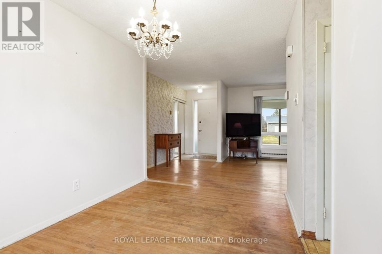 29612098/57-sullivan-avenue/meadowlandscrestview/ottawa/ontario/K2G1V1_5