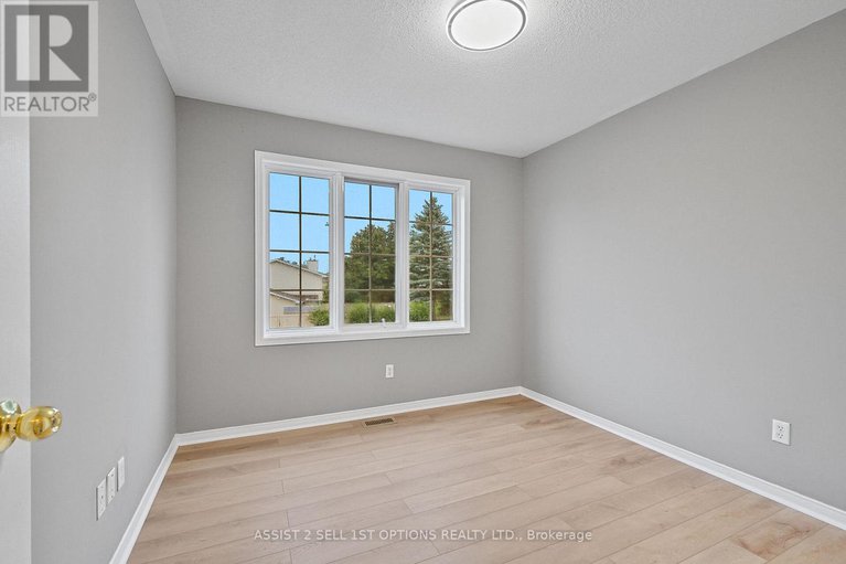 28825040/104b-craig-henry-drive/craig-henrywoodvale/ottawa/ontario/K2G6L8_28
