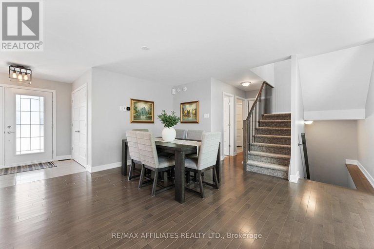 28381839/156-hybrid-street/embrun/russell/ontario/K0A1W0_14