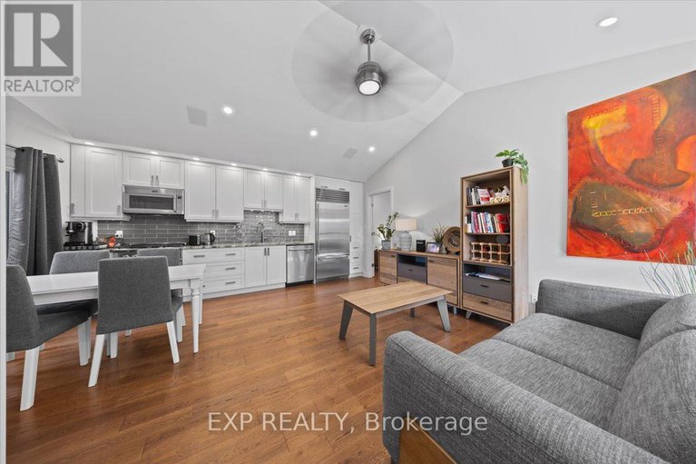 29294454/18-ivylea-street/craig-henrywoodvale/ottawa/ontario/K2G4X5_29