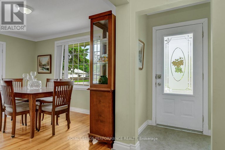 28439854/583-donald-street/overbrookcastle-heights/ottawa/ontario/K1K1L5_6