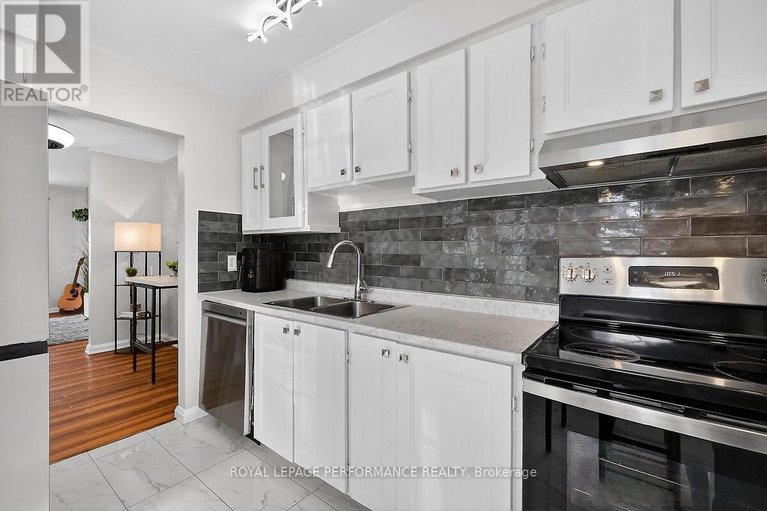 29468633/42-compata-way/blackburn-hamlet-south/ottawa/ontario/K1B4W9_16