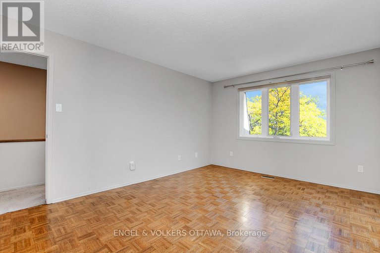 28912116/46-200-owl-drive/hunt-clubwestern-community/ottawa/ontario/K1V9P7_21