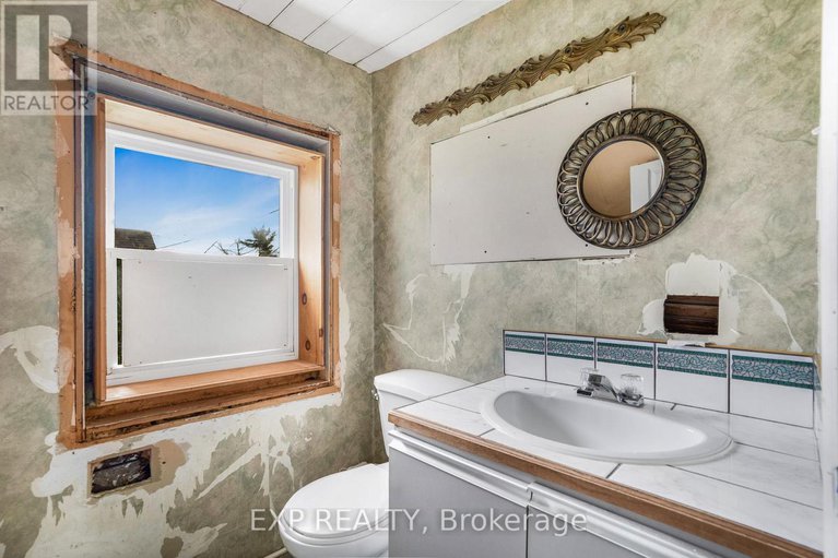 28788005/12-high-street/vankleek-hill/ontario/K0B1R0_16