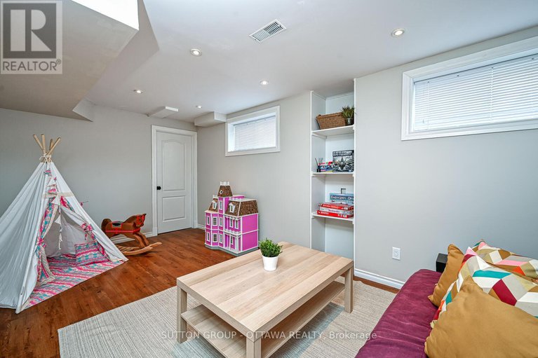 28623139/329-west-ridge-drive/stittsville-south/ottawa/ontario/K2S2G7_36