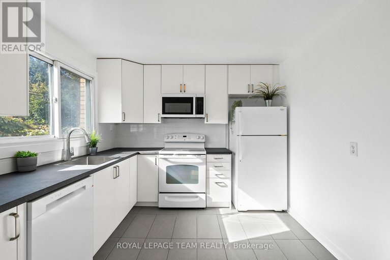 29068448/1308-summerville-avenue/carlington/ottawa/ontario/K1Z8G8_20