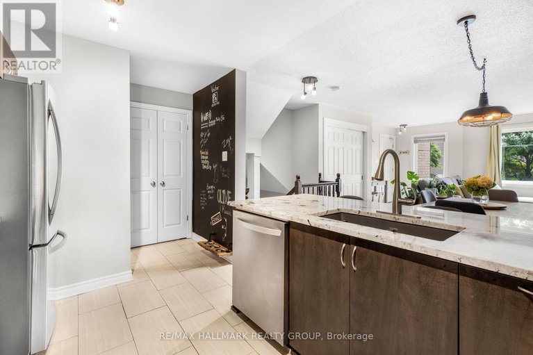 29657776/265-titanium-a-private/convent-glen-north/ottawa/ontario/K1C0A5_17