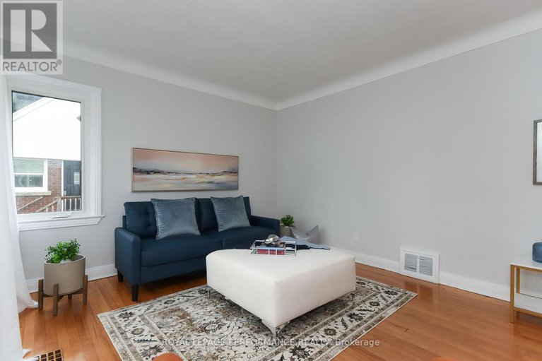 28902188/274-queen-mary-street/overbrookcastle-heights/ottawa/ontario/K1K1X2_5