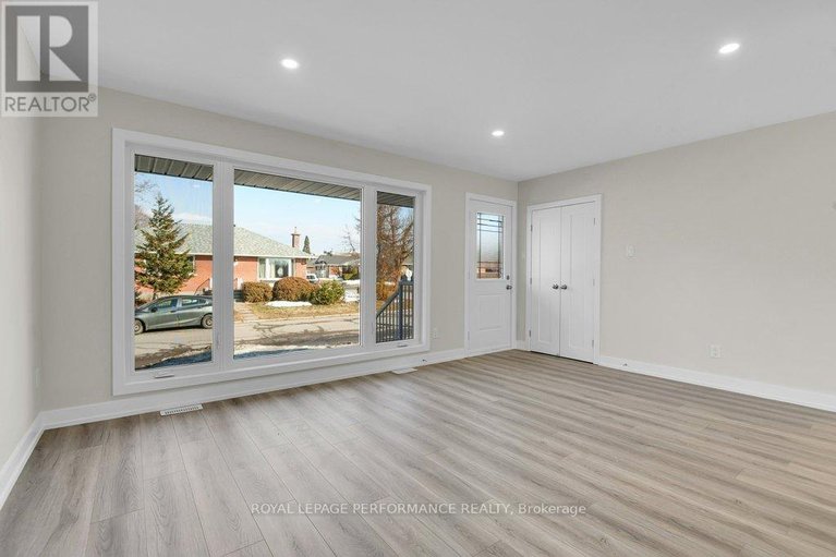 29470897/624-clarke-avenue/castle-heightsrideau-high/ottawa/ontario/K1K0Y7_8