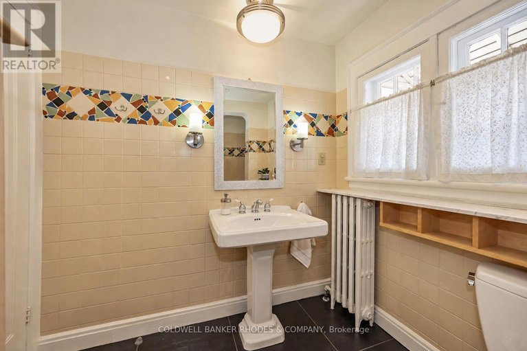 29667356/592-besserer-street/sandy-hill/ottawa/ontario/K1N6C9_25