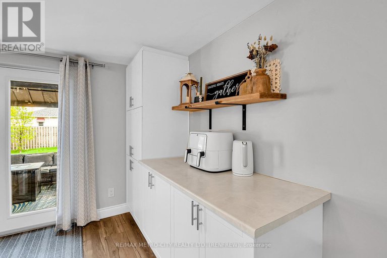 28293048/228-arnprior-avenue/renfrew/renfrew/ontario/K7V3A1_7