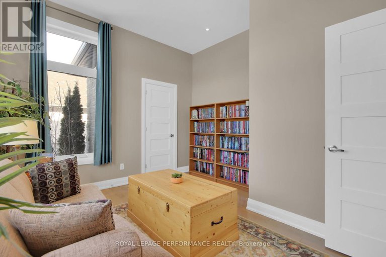 27902978/7412-blue-water-crescent/osgoode-twp-north-of-reg-rd-6/ottawa/ontario/K4P0C8_24