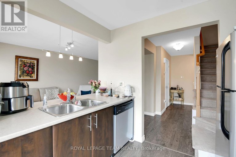 28237115/920-messor-crescent/stittsville-north/ottawa/ontario/K2S0P2_15
