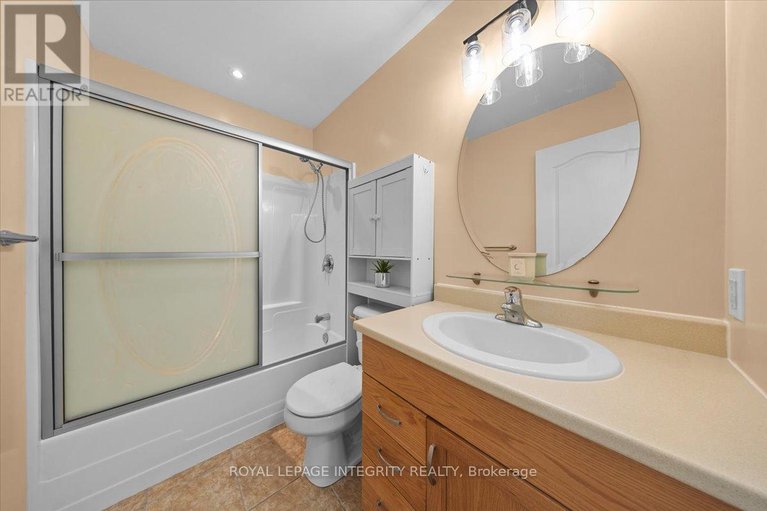 29623181/236-wabiskaw-private/stonebridge/ottawa/ontario/K2J0E5_29