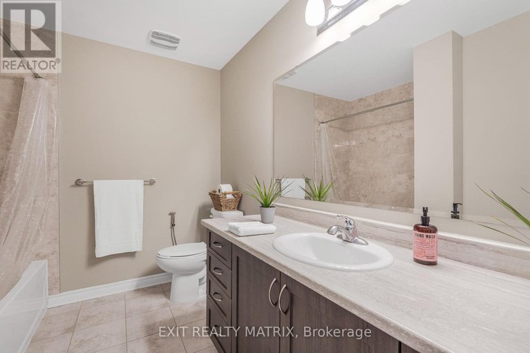 28616703/682-decoeur-drive/avalon-west/ottawa/ontario/K4A1H1_22