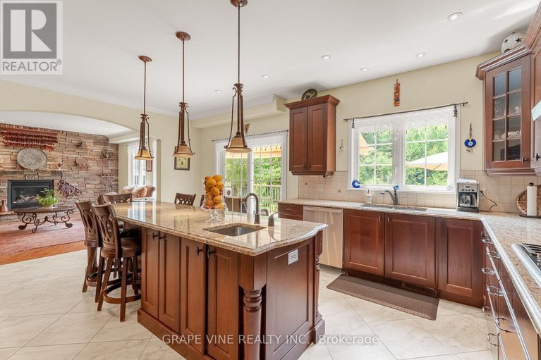28599079/313-eckerson-avenue/stittsville-south/ottawa/ontario/K2S0K8_24