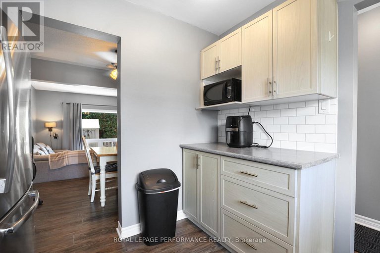 28529208/201-1500-bank-street/ottawa/ontario/K1H7Z2_8