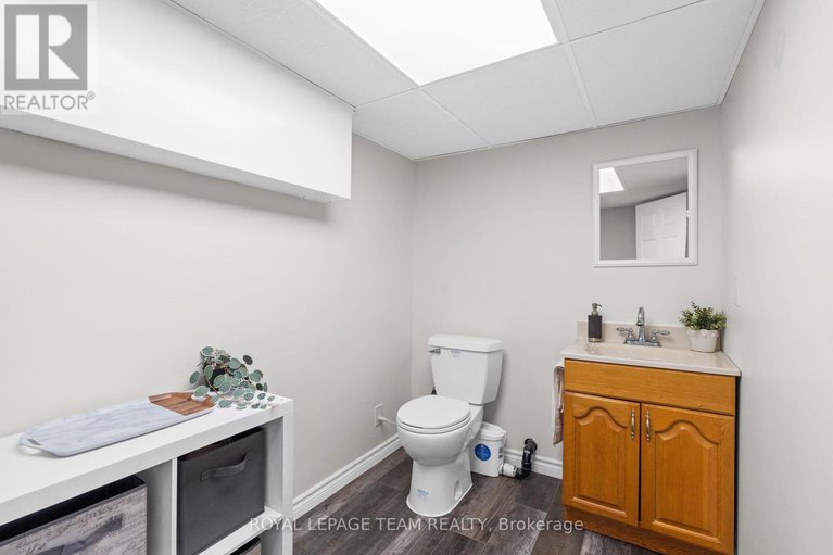 28656808/6481-rideau-valley-drive-n/manotick-south-to-roger-stevens/ottawa/ontario/K4M1B3_29