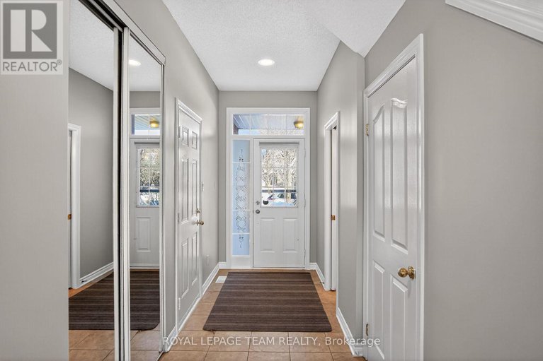 29368219/48-saddlesmith-circle/emerald-meadowstrailwest/ottawa/ontario/K2M2Y9_4