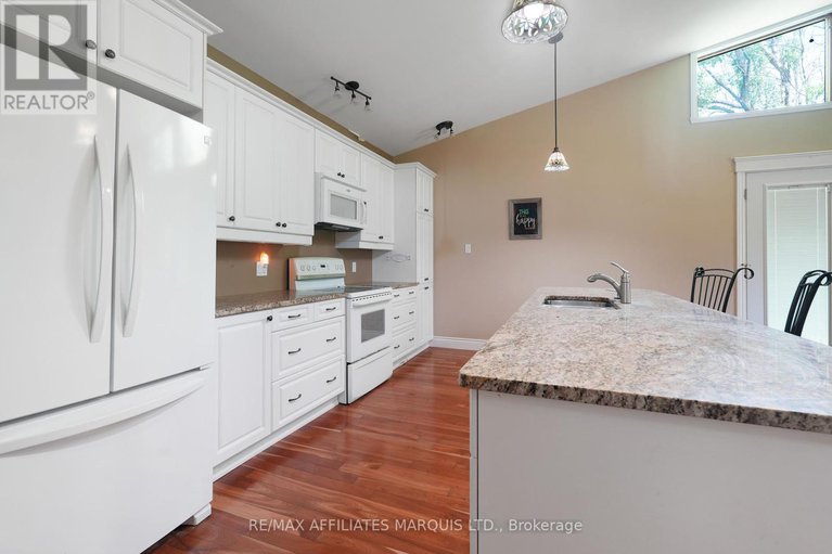 28455162/18467-andre-avenue/south-glengarry-charlottenburgh-twp/south-glengarry/ontario/K0C1S0_37