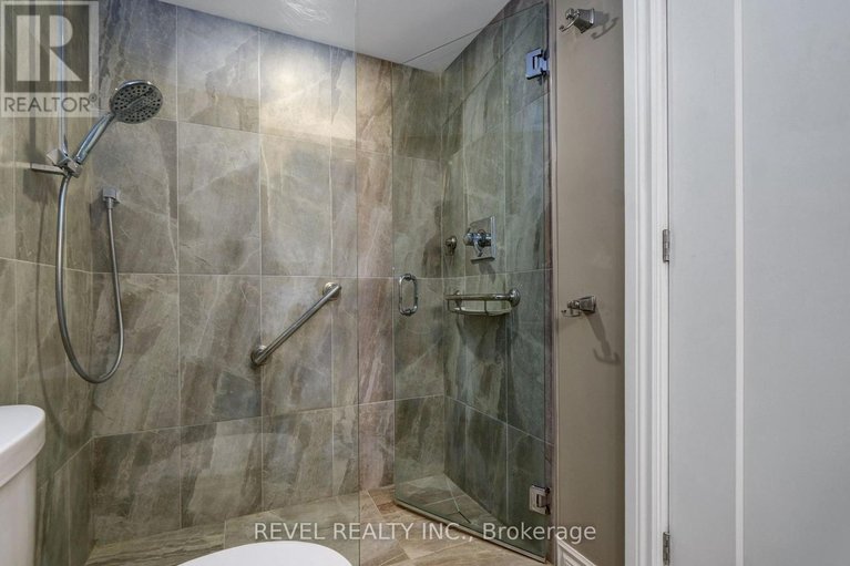 29566268/1403-20-the-driveway-drive/ottawa-centregolden-triangle/ottawa/ontario/K2P1C8_17