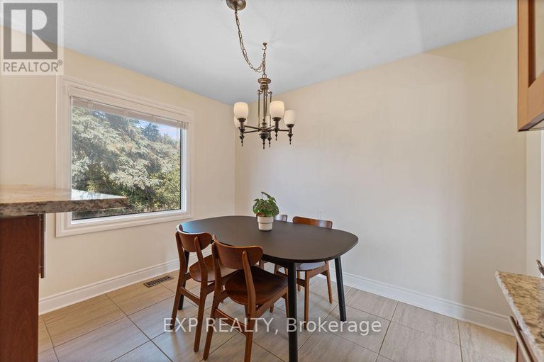 29077566/19-sunnycrest-drive/city-viewskylinefisher-heightsparkwood-hills/ottawa/ontario/K2E5Y3_11