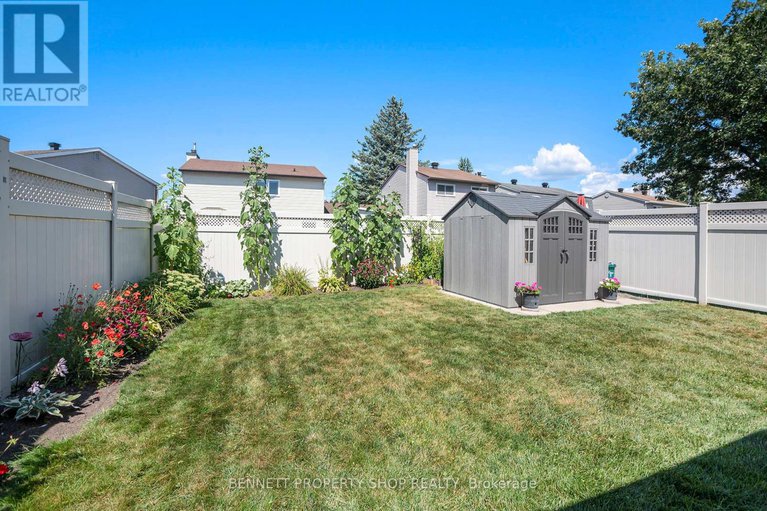 28778645/846-borland-drive/chatelaine-village/ottawa/ontario/K1E1X5_26