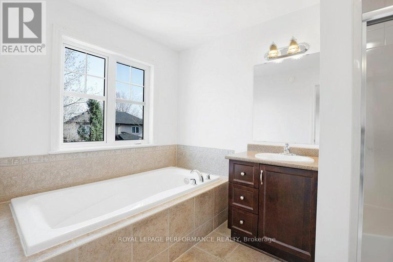 29648460/203-bradwell-way/blossom-parkkemp-parkfindlay-creek/ottawa/ontario/K1T4J4_22