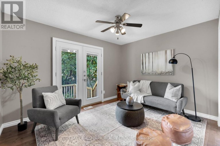 28631883/8-scharf-lane/glencairnhazeldean/ottawa/ontario/K2L2K2_14