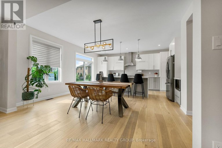 28419525/350-cloyne-crescent/half-moon-bay/ottawa/ontario/K2J6W4_15