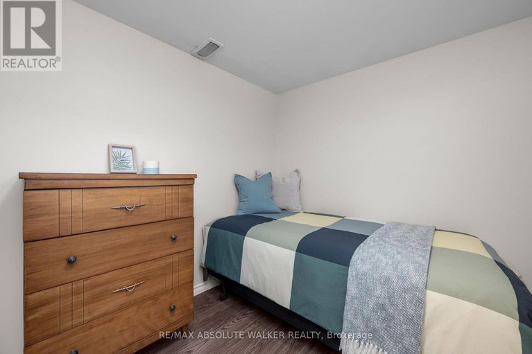 29640984/2052-valley-drive/elmvale-acresurbandale/ottawa/ontario/K1G2P4_28