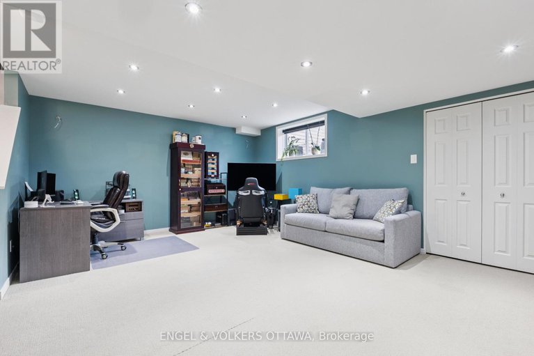 28783227/247-rolling-meadow-crescent/mer-bleuebradley-estatesanderson-park/ottawa/ontario/K1W0A8_35