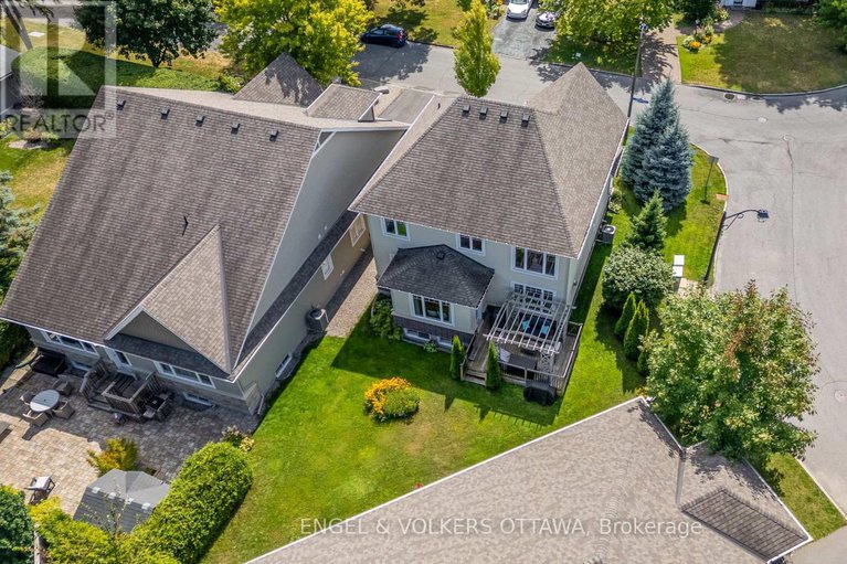 28806486/27-esquimault-avenue/bruce-farmgraham-parkqualicumbellands/ottawa/ontario/K2H6Z4_47