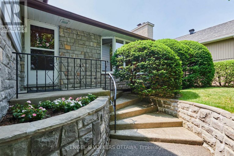 28490167/436-crestview-road/alta-vistafaircrest-heights/ottawa/ontario/K1H5G9_3