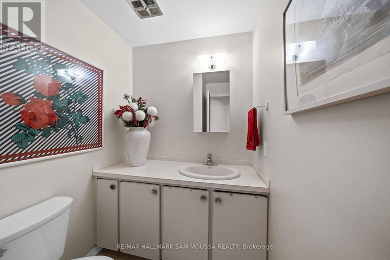 29606720/46-seymour-avenue/borden-farmstewart-farmcarleton-heightsparkwood-hills/ottawa/ontario/K2E6P2_18