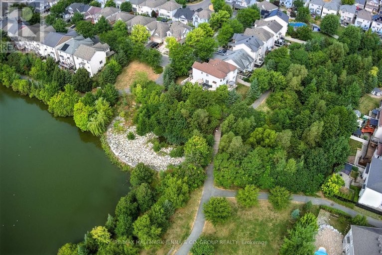 29514784/2649-fallingwater-circle/half-moon-bay/ottawa/ontario/K2J0R6_38