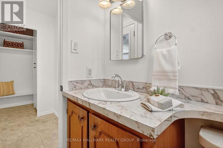 29129242/89-westpark-drive/blackburn-hamlet/ottawa/ontario/K1B3G4_11