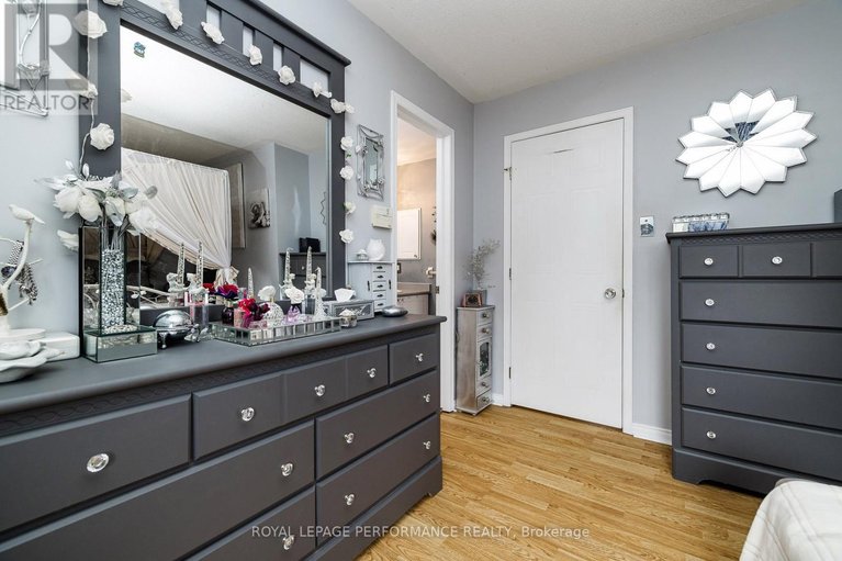 29622959/1893-hennessy-crescent/fallingbrookgardenway-south/ottawa/ontario/K4A3X8_17