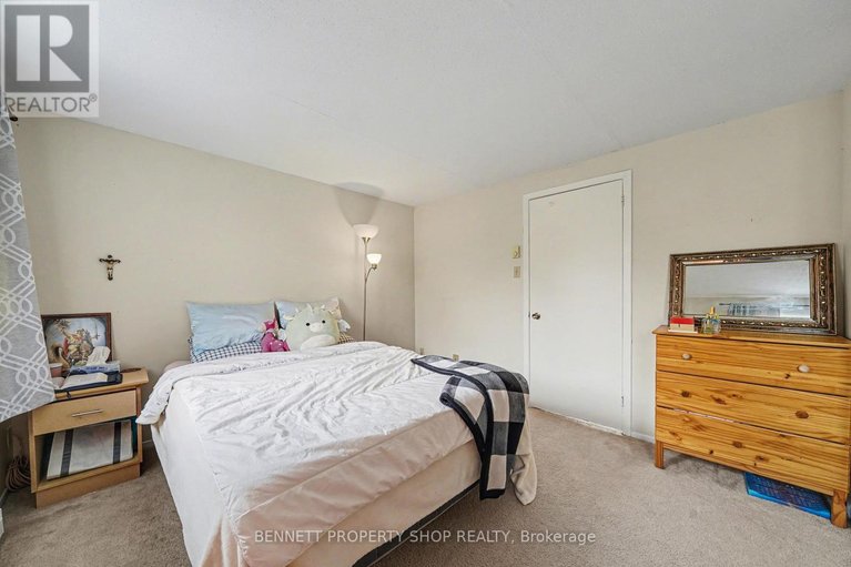 29448215/37-pixley-private/riverview-park/ottawa/ontario/K1G4C3_18