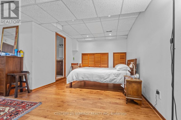 28626680/14-silver-aspen-crescent/blackburn-hamlet/ottawa/ontario/K1B3C5_15