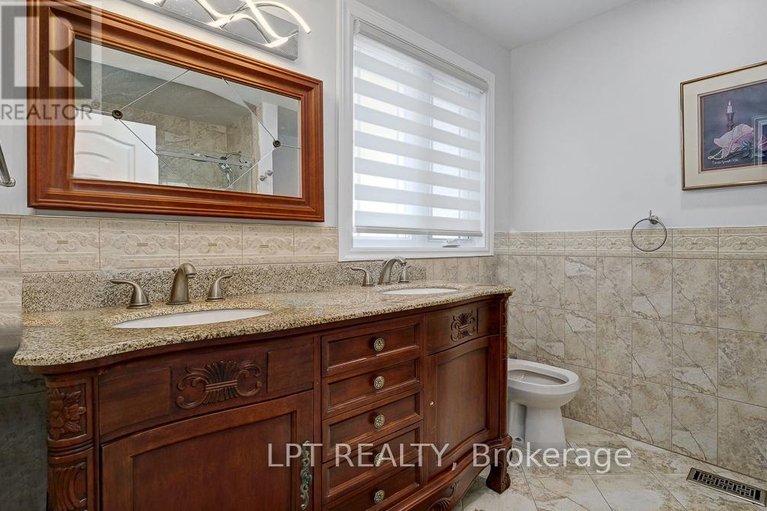 29603325/624-pleasant-park-road/playfair-park/ottawa/ontario/K1H5N5_32