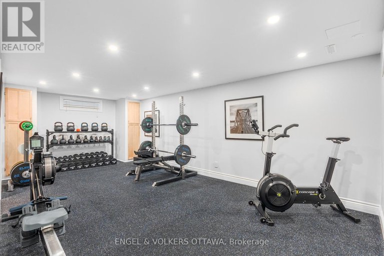 29612922/2173-beaumont-road/playfair-park/ottawa/ontario/K1H5V2_23