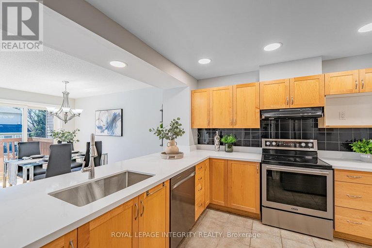 29628152/12-saddlesmith-circle/emerald-meadowstrailwest/ottawa/ontario/K2M2S4_14