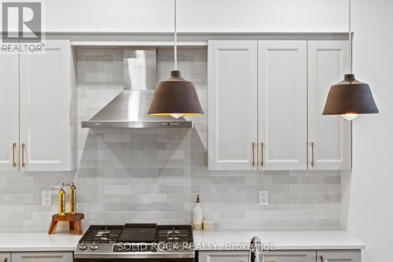 29673004/949-omagaki-way/blossom-parkkemp-parkfindlay-creek/ottawa/ontario/K1X0J3_6