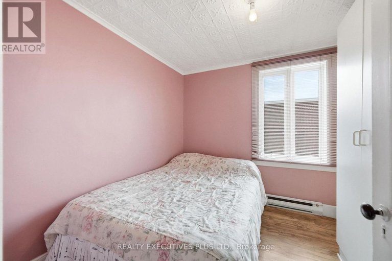 29596736/3721-champlain-street/clarencerockland-twp/clarence-rockland/ontario/K0A1E0_20